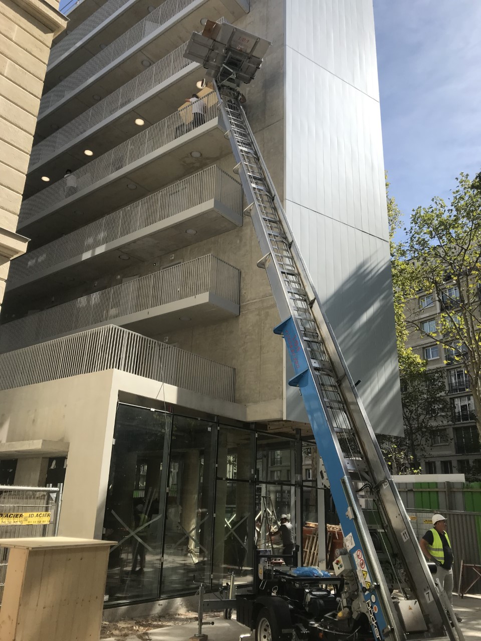 Location monte-meubles tracté Paris 75014