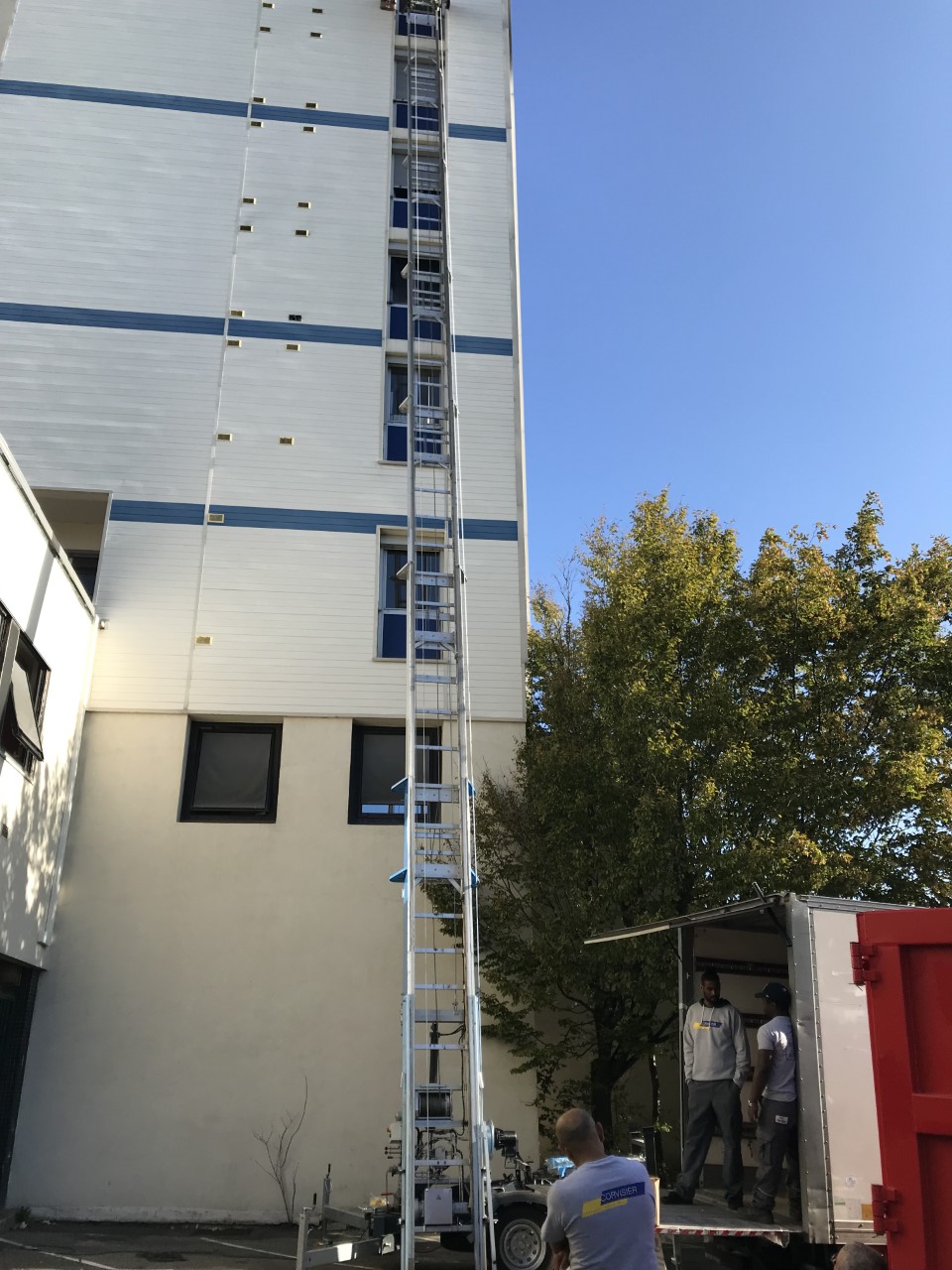Location monte-meubles tracté Paris 75014
