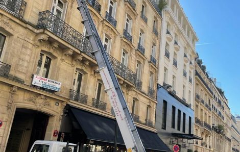 Location monte-meubles rue de Marignan 75008 Paris