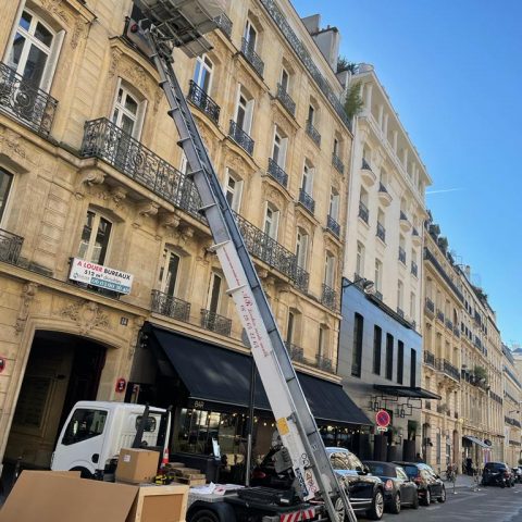 monte meubles paris 8