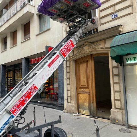 monte meubles paris 8